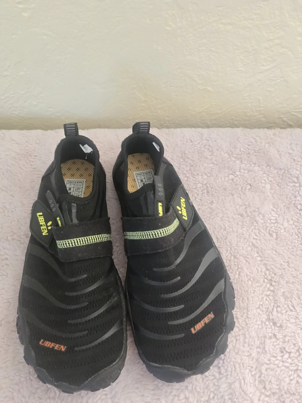 UBFEN Black Water Shoes Aqua  (US 4.5Y - EUC)